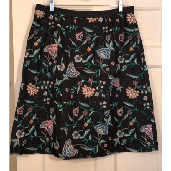 Dana Buchman embroidered A-line Jean skirt. - Picture 4 of 6